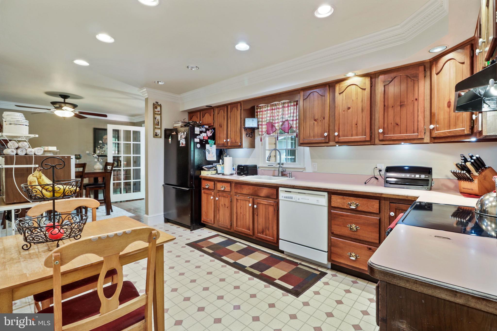 6120 Ridge Road Mount Airy, MD 21771 - Photo 11 of 39 Main Level Kitchen