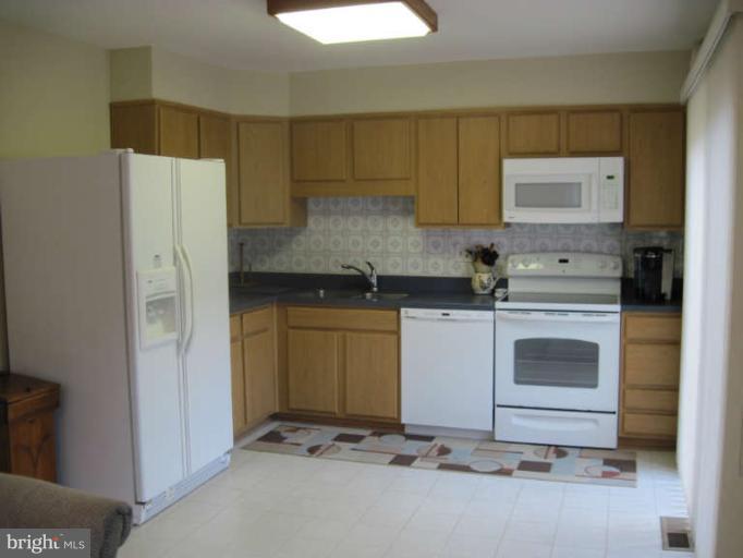 2410 Albot Road Reston, VA 20191 - Photo 4 of 18 Kitchen