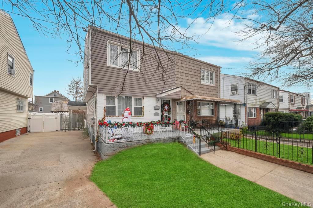 178-26 Zoller Road Queens, NY 11434 - Photo 4 of 26 a patio with sofas table and chairs