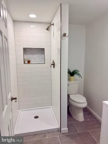 a bathroom with a toilet and a shower
