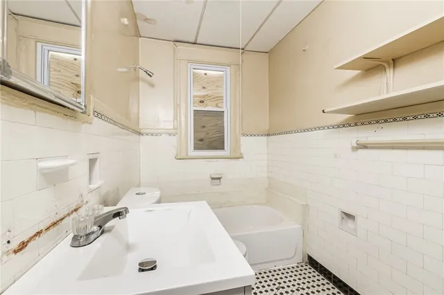 $125,000 | 100-102 Parkway, Rochester, NY 14608