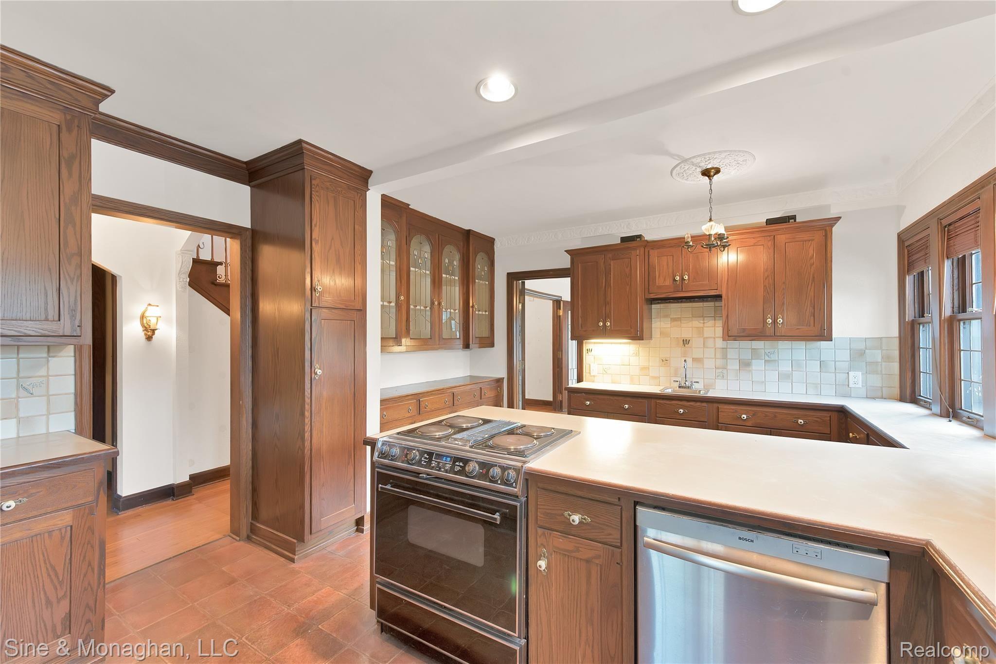 1176 Yorkshire Road Grosse Pointe, MI 48230 - Photo 9 of 48 1176 Yorkshire - HD Drone Photography-16.jpg