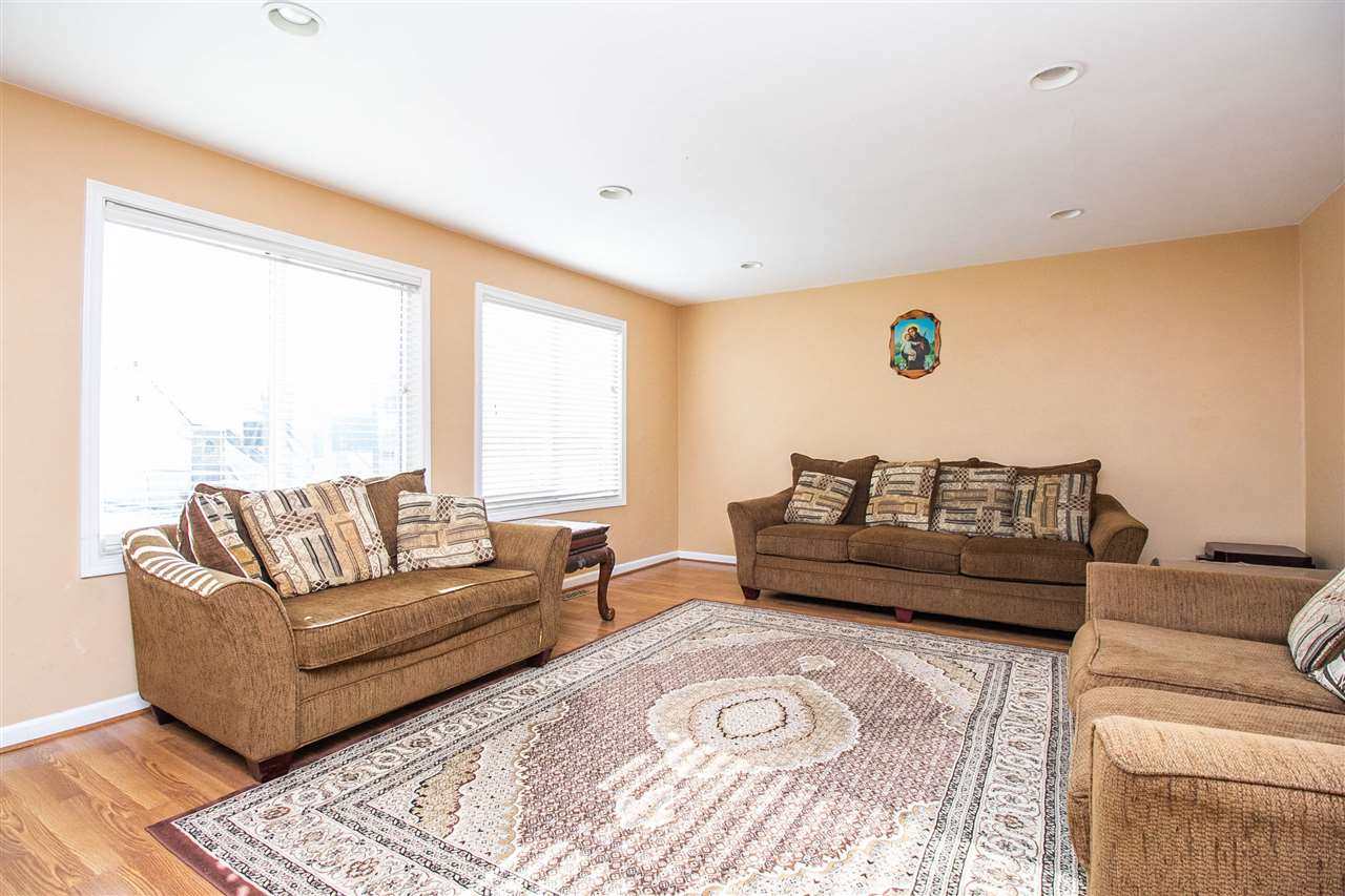 2090 Oakcrest Road Sterling Heights, MI 48310 - Photo 20 of 61 50031819-19.JPG