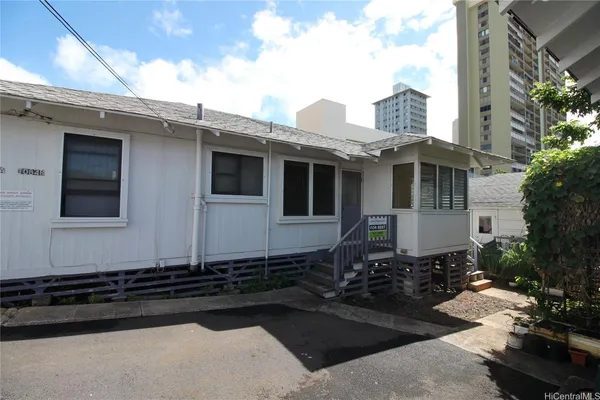 $1,800 | 1084 Karratti Lane, Unit B, Honolulu, HI 96822