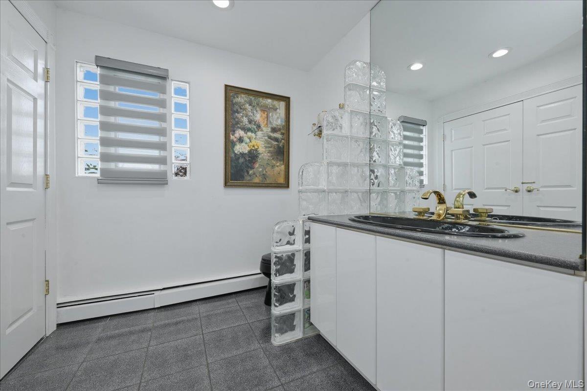 2461 Riviera Lane Bellmore, NY 11710 - Photo 23 of 44