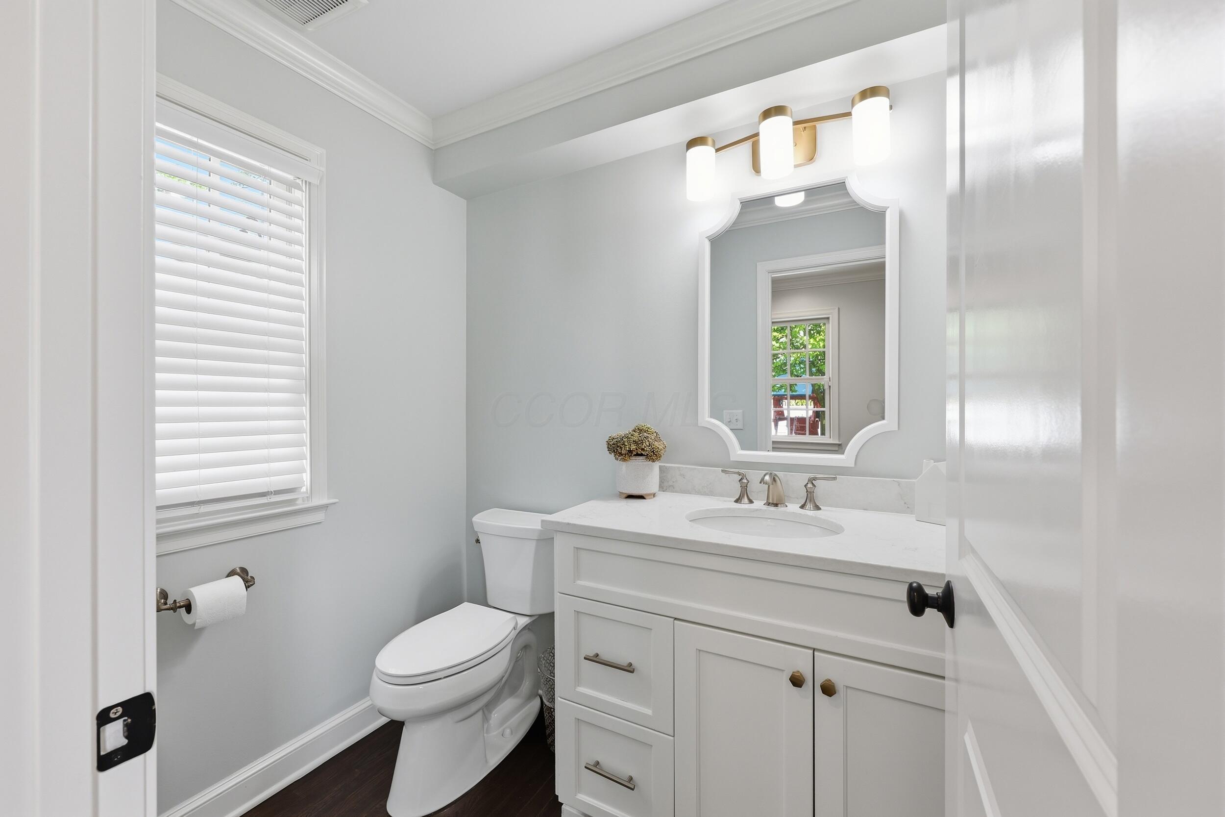 1632 Grenoble Road Columbus, OH 43221 - Photo 14 of 34 1st Floor Half Bath