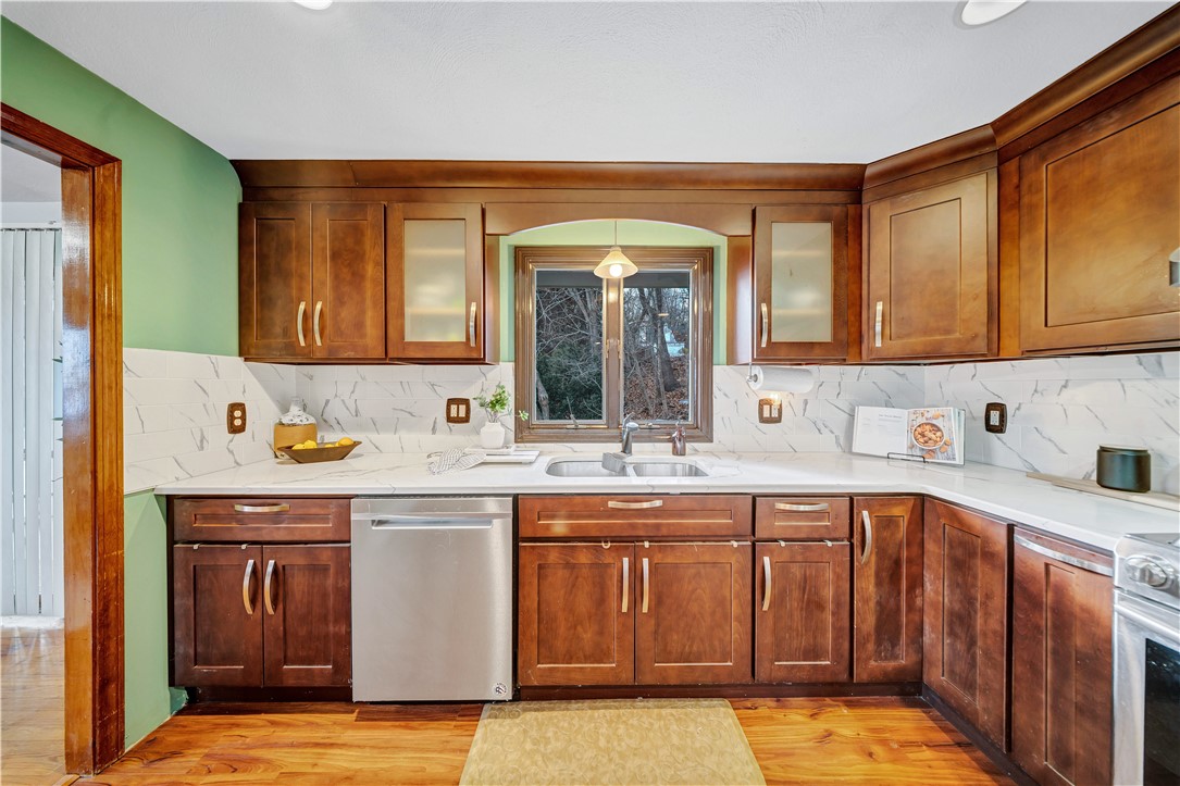 3945 Post Road Warwick, RI 02886 - Photo 7 of 32