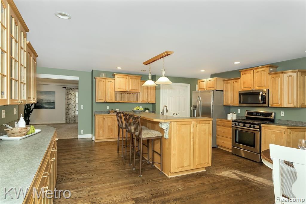 3462 Hazelton Avenue Rochester Hills, MI 48307 - Photo 9 of 44