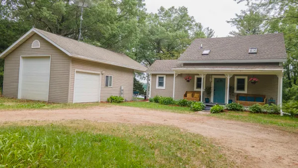 $389,900 | E1829 Hoffman Lane, Iola, WI 54945