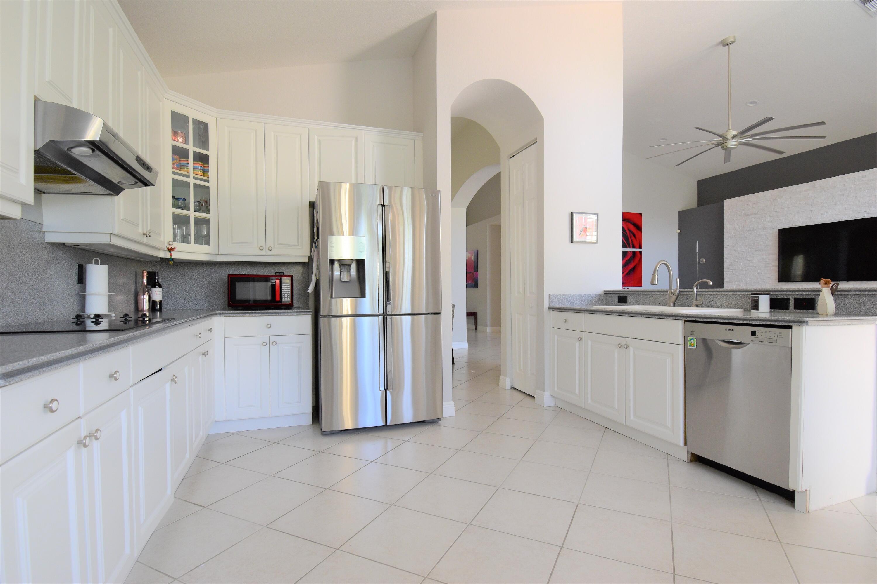 19233 Skyridge Circle Boca Raton, FL 33498 - Photo 23 of 92 21