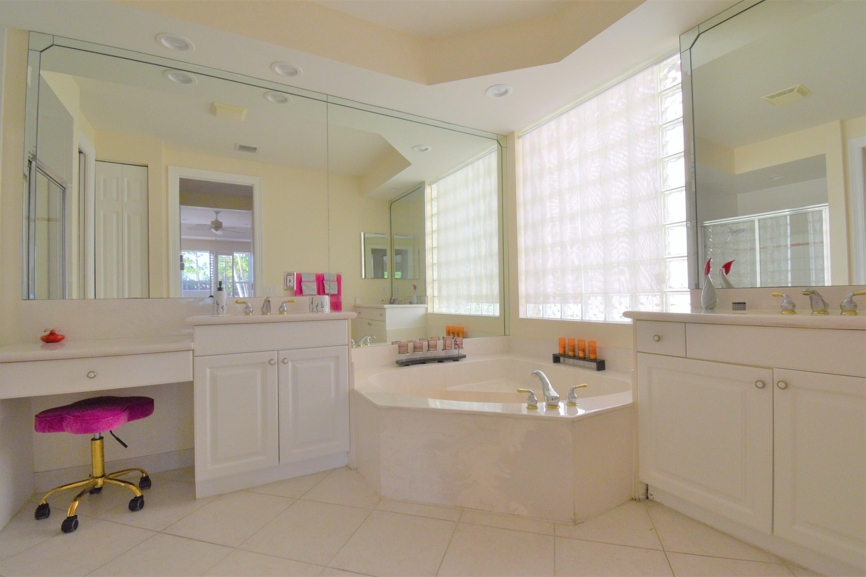 19233 Skyridge Circle Boca Raton, FL 33498 - Photo 59 of 92 54