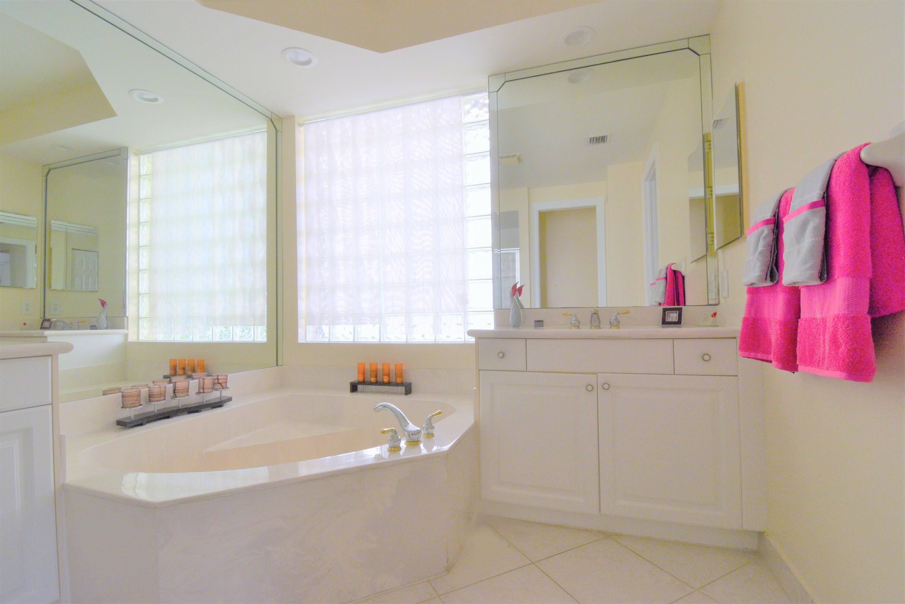 19233 Skyridge Circle Boca Raton, FL 33498 - Photo 60 of 92 55