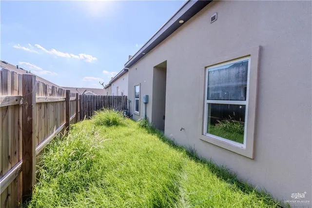 a view of backyard with garden