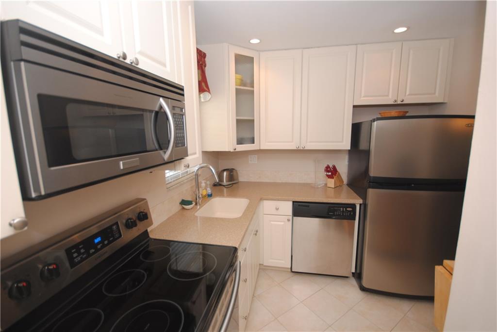 1997 Southwest Palm City Road, Unit I Stuart, FL 34994 - Photo 5 of 36 Kitchen upon entrance