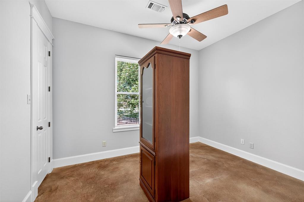 2166 Old Southmayd Road Sherman, TX 75092 - Photo 20 of 40 an empty room with a ceiling fan and a window