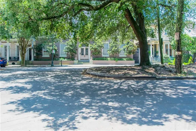 $2,200 | 1021 Esplanade Avenue, Unit 2, New Orleans, LA 70116