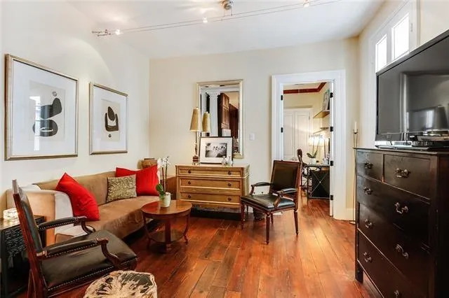 $2,200 | 1021 Esplanade Avenue, Unit 2, New Orleans, LA 70116