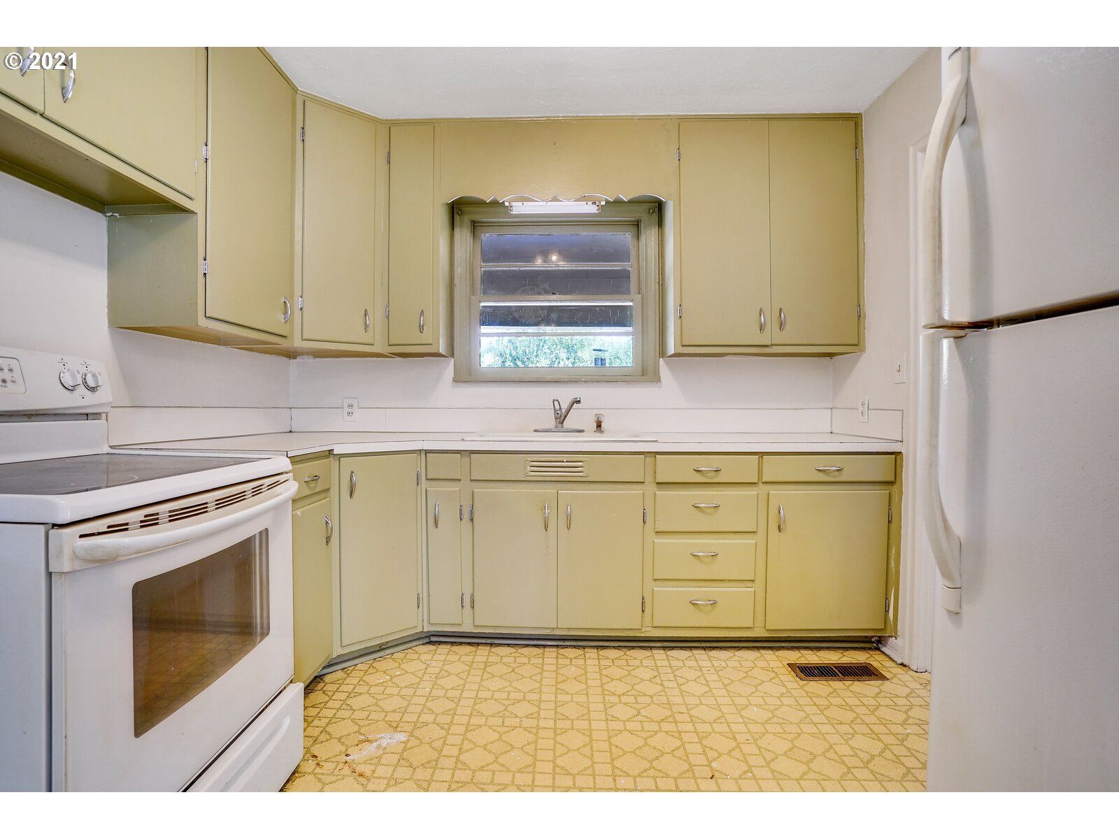 1960 Fisher Road Northeast Salem, OR 97305 - Photo 13 of 32 Gallery Image 13