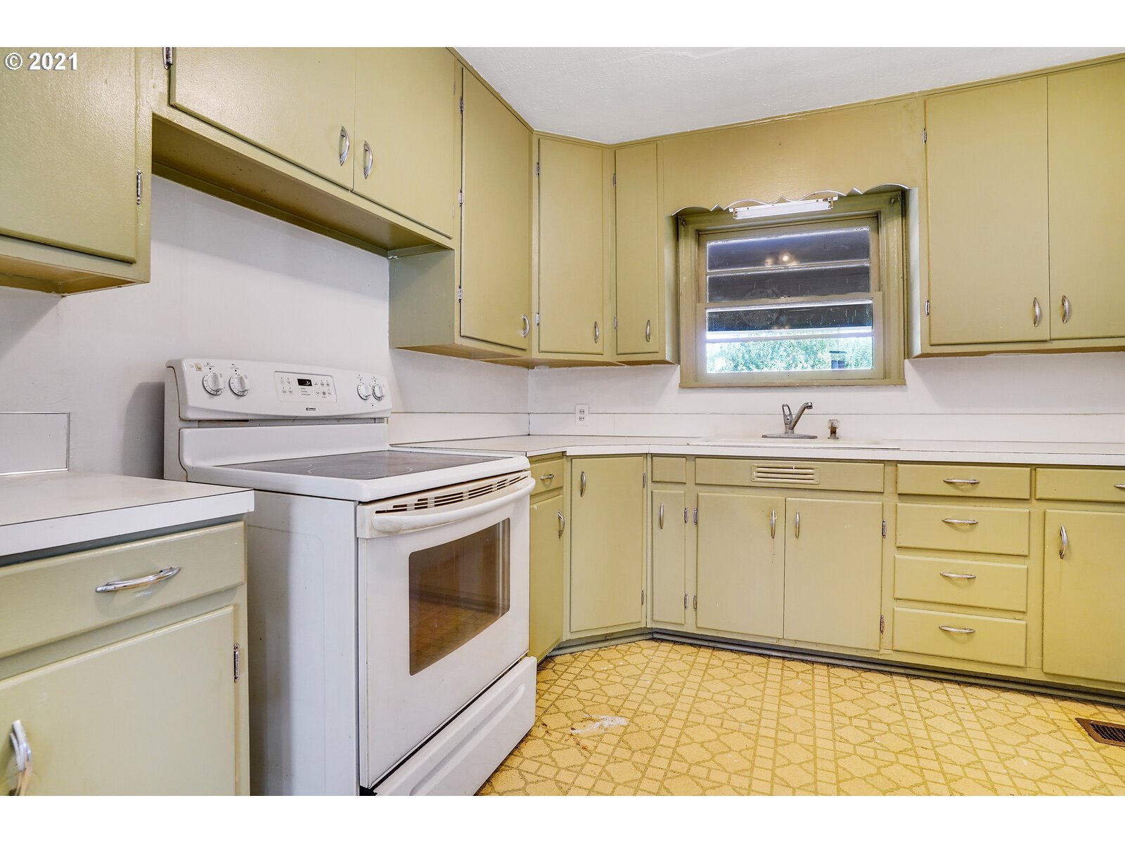 1960 Fisher Road Northeast Salem, OR 97305 - Photo 14 of 32 Gallery Image 14