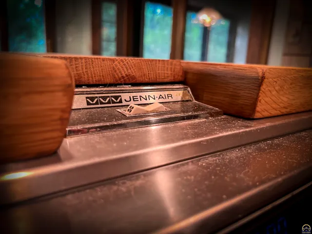 $279,000 | 3217 Southwest 33rd Court, Topeka, KS 66614