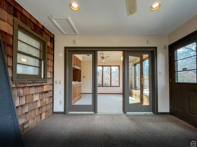 $279,000 | 3217 Southwest 33rd Court, Topeka, KS 66614