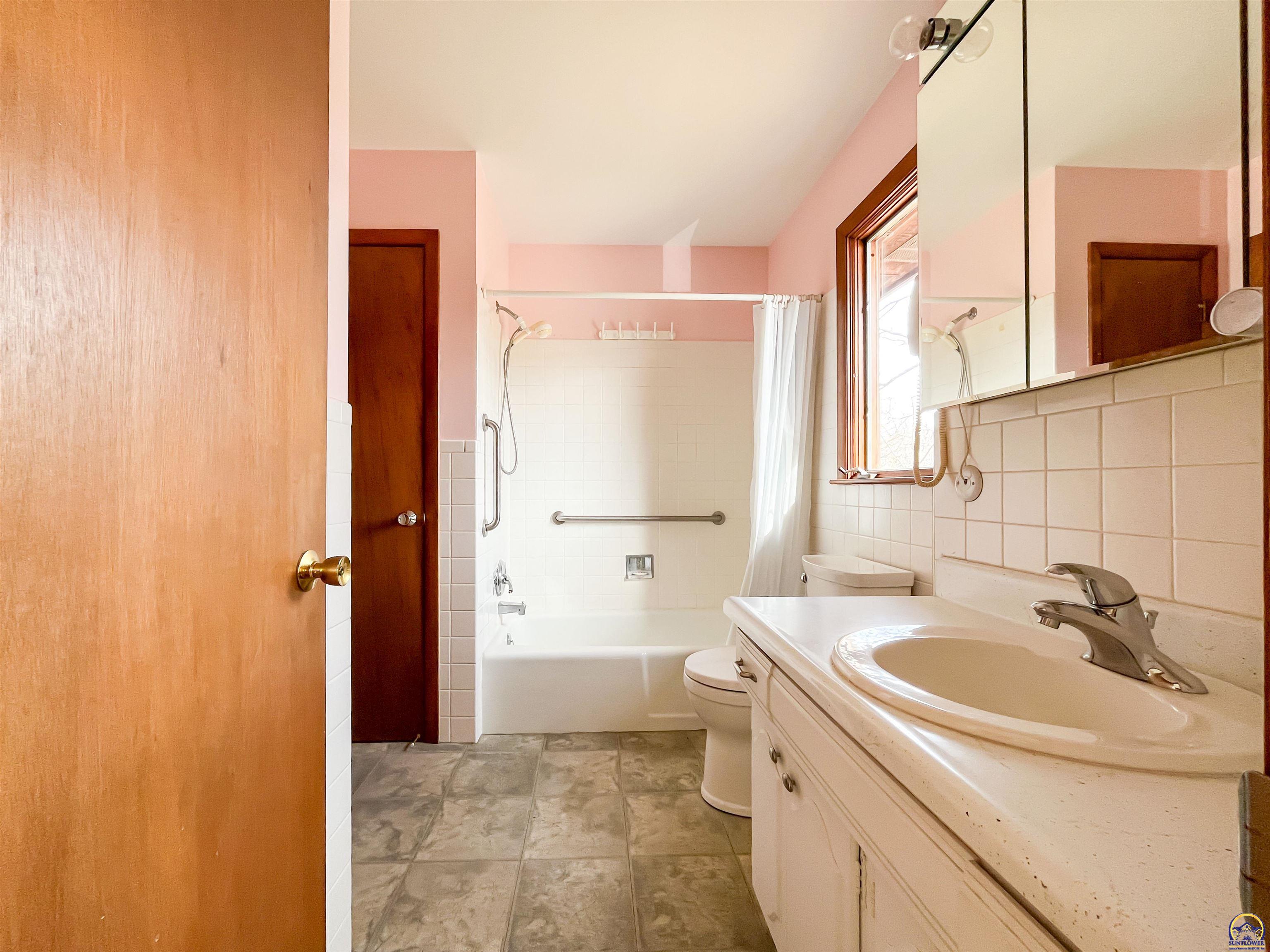 3217 Southwest 33rd Court Topeka, KS 66614 - Photo 24 of 62