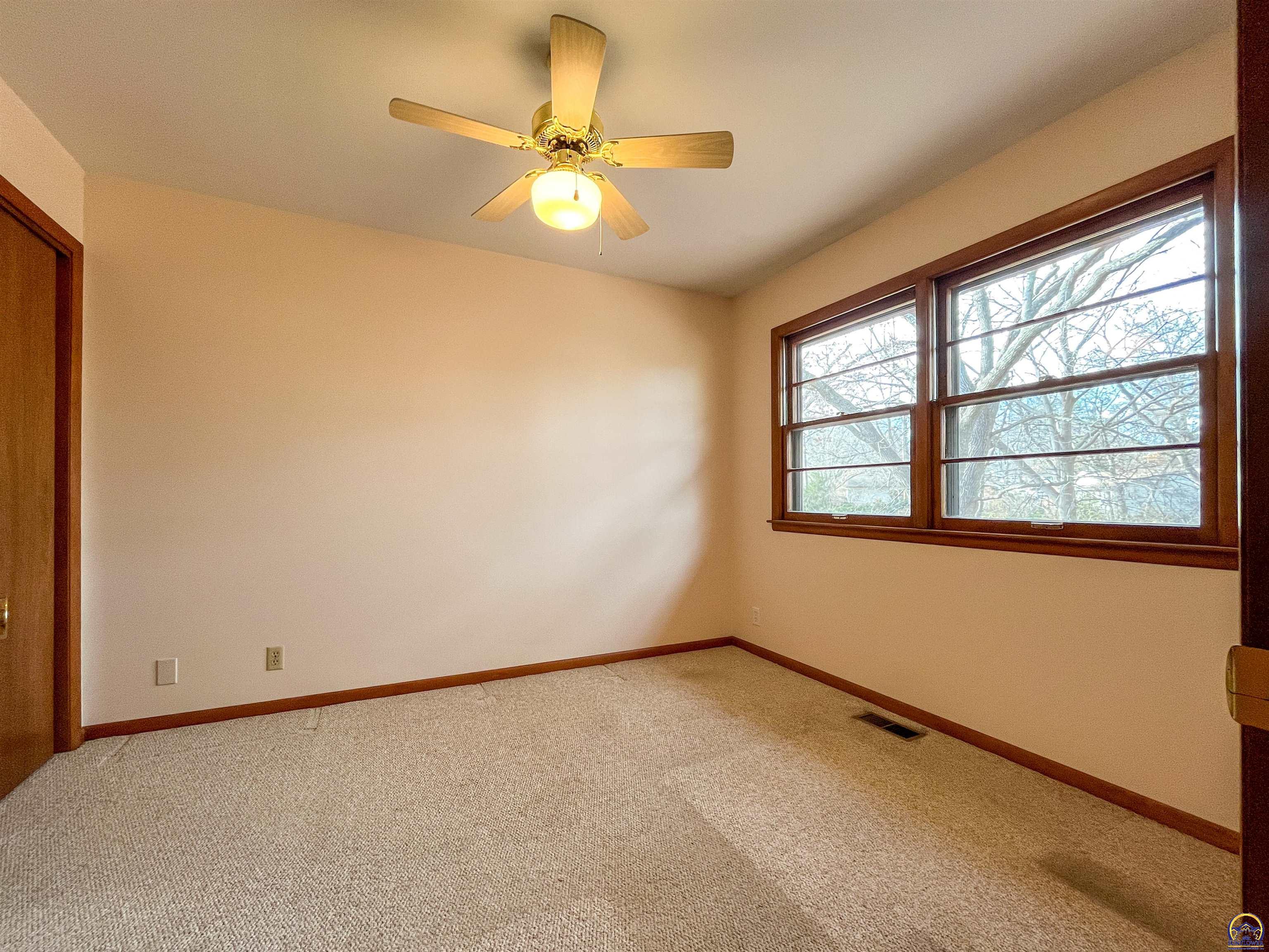 3217 Southwest 33rd Court Topeka, KS 66614 - Photo 30 of 62