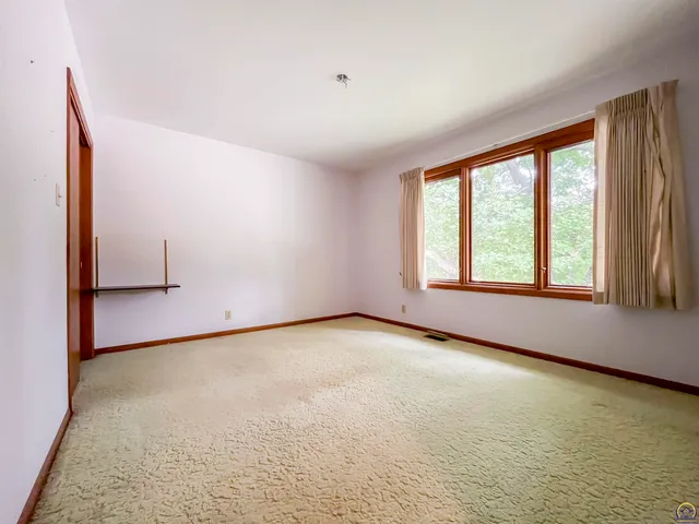 $279,000 | 3217 Southwest 33rd Court, Topeka, KS 66614