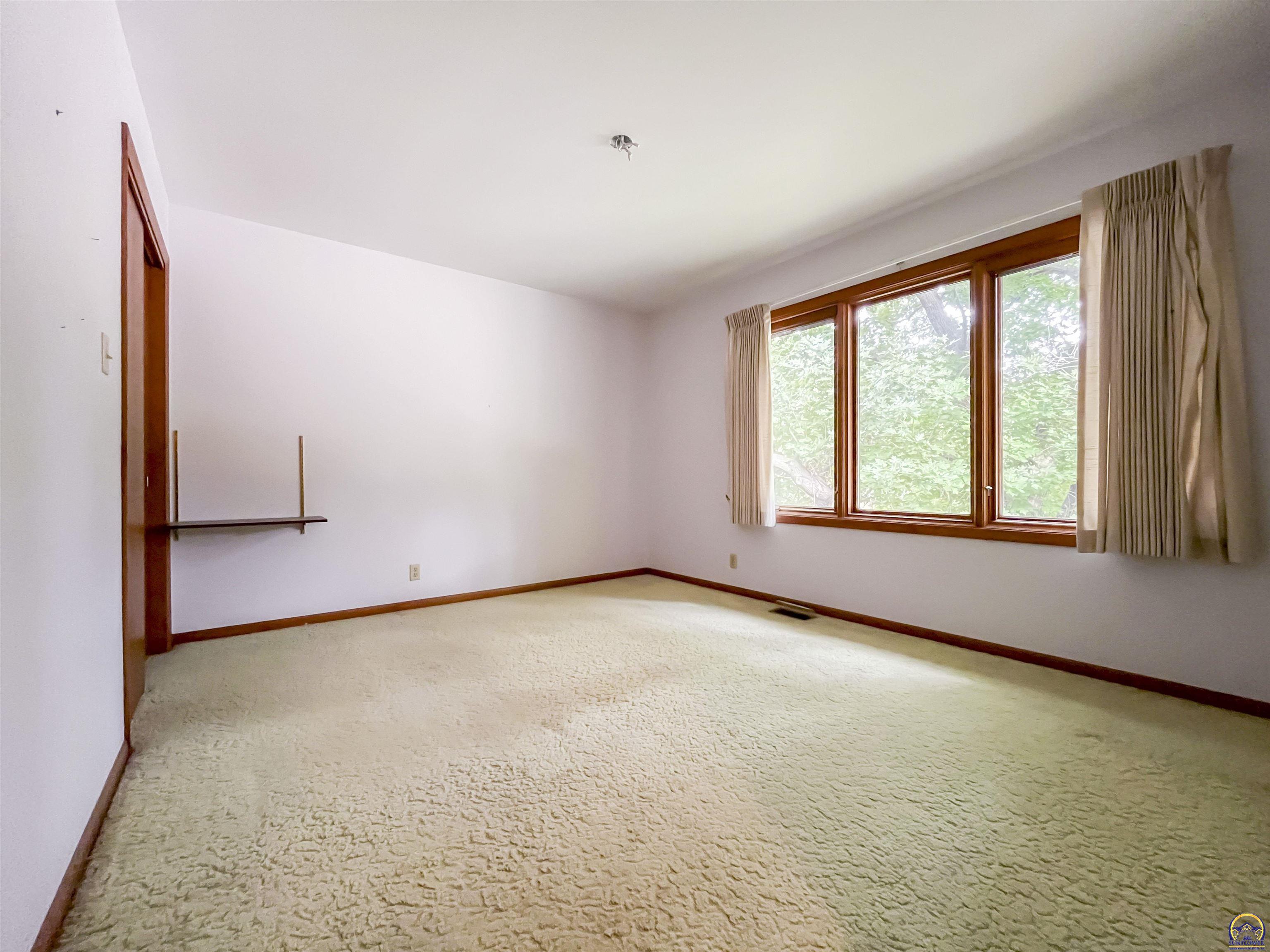 3217 Southwest 33rd Court Topeka, KS 66614 - Photo 37 of 62