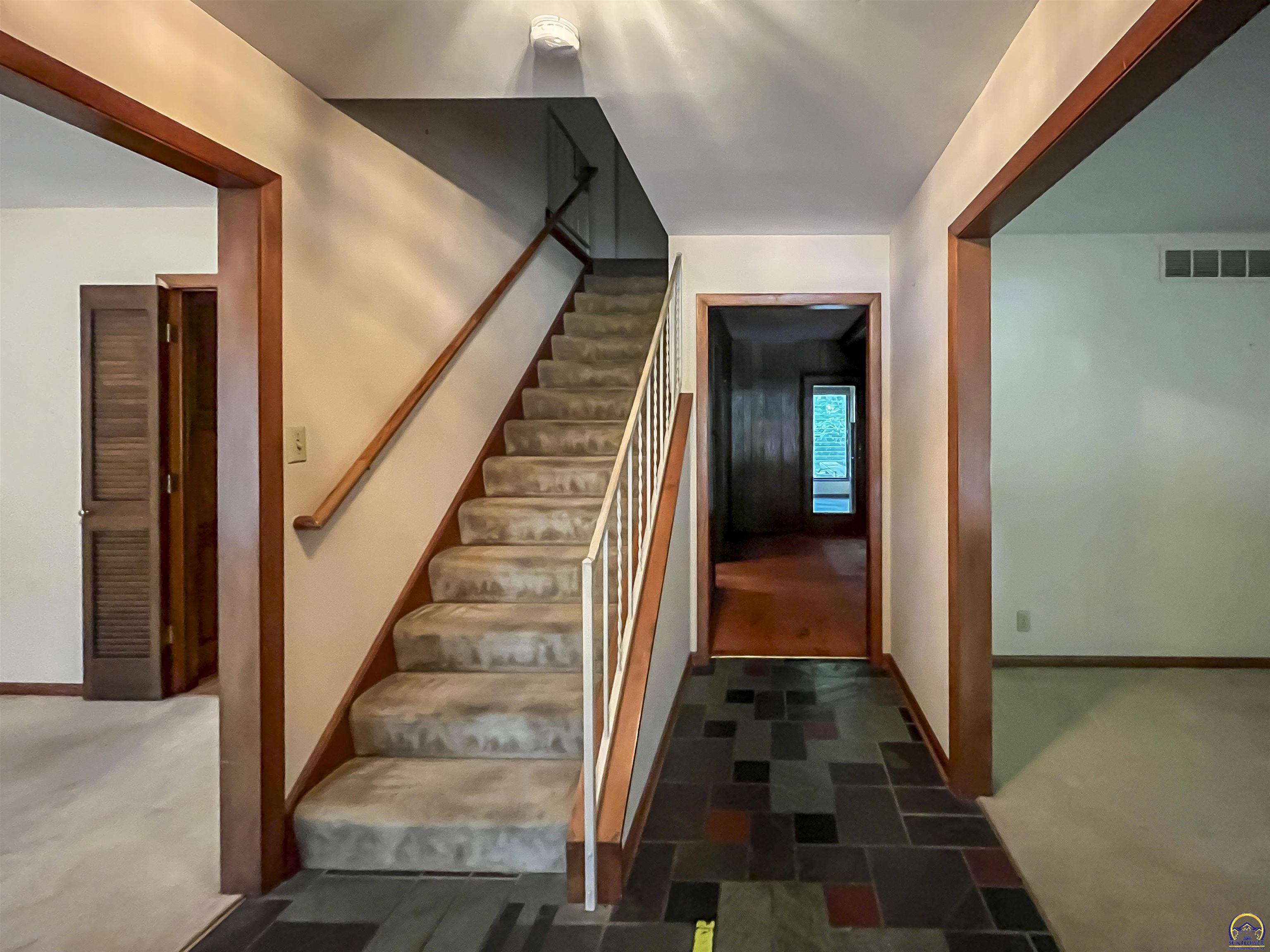 3217 Southwest 33rd Court Topeka, KS 66614 - Photo 4 of 62