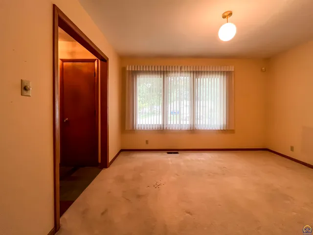 $279,000 | 3217 Southwest 33rd Court, Topeka, KS 66614