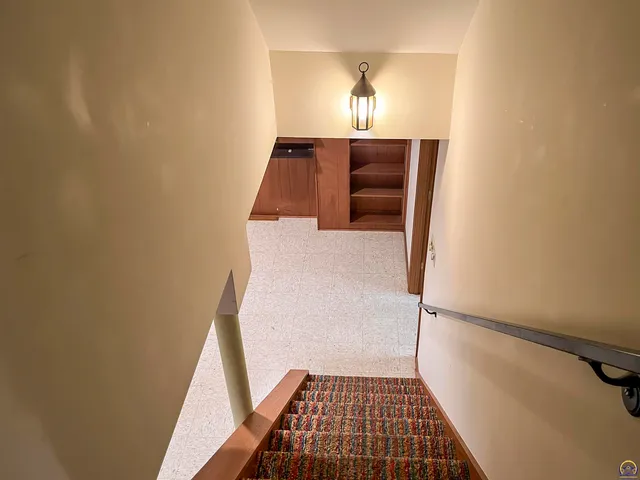 $279,000 | 3217 Southwest 33rd Court, Topeka, KS 66614