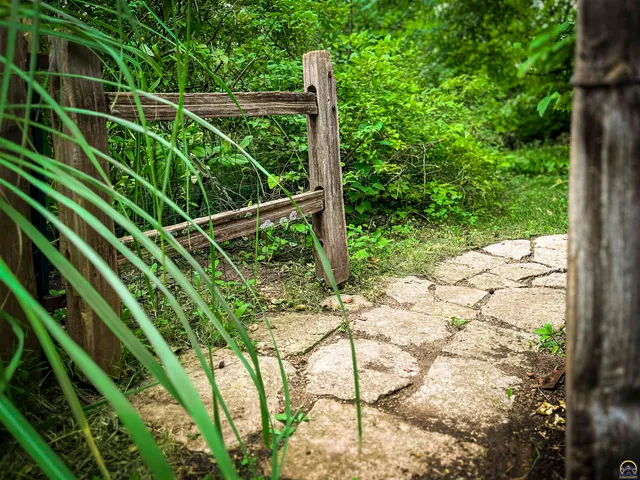 $279,000 | 3217 Southwest 33rd Court, Topeka, KS 66614