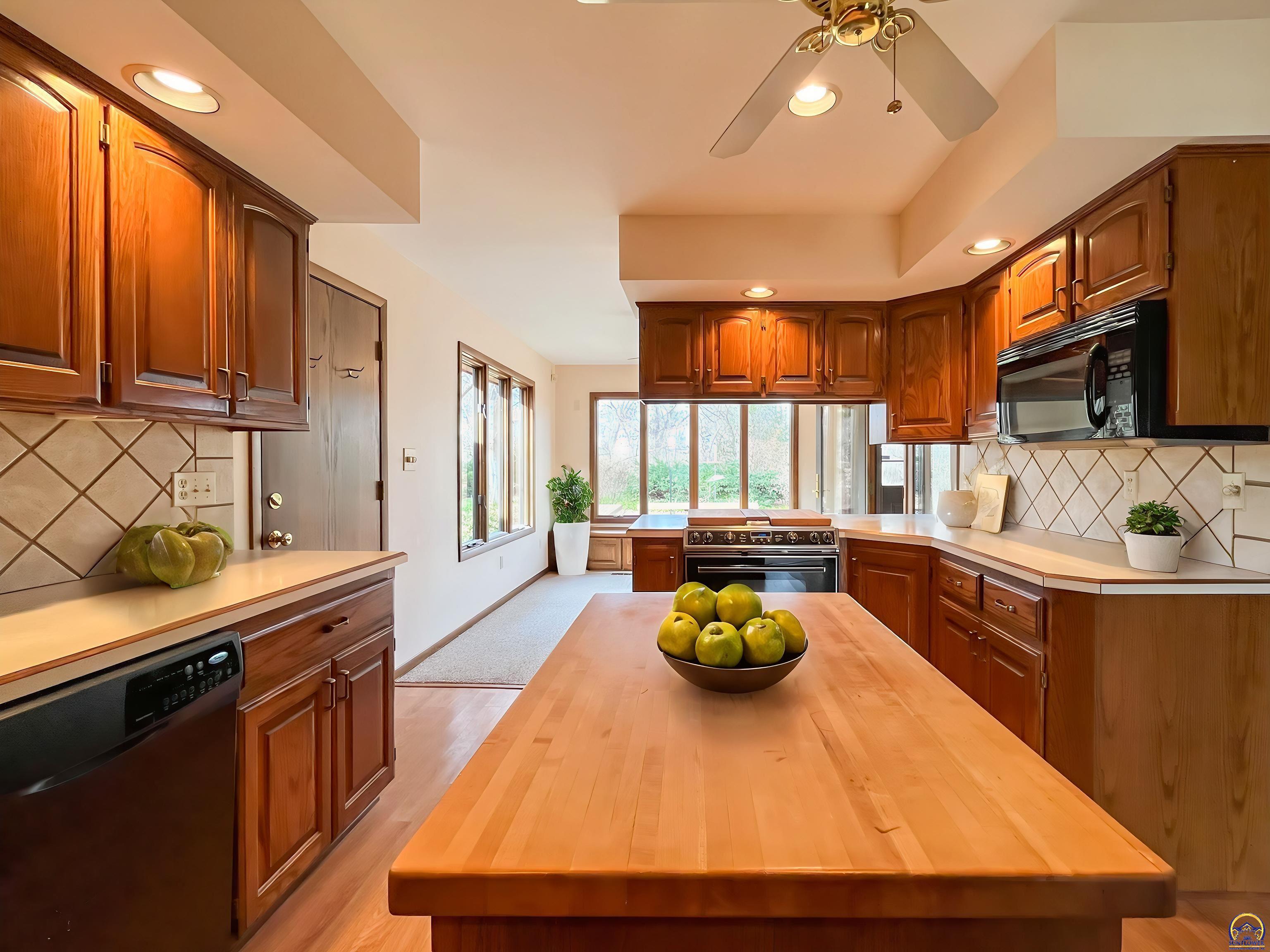 3217 Southwest 33rd Court Topeka, KS 66614 - Photo 9 of 62