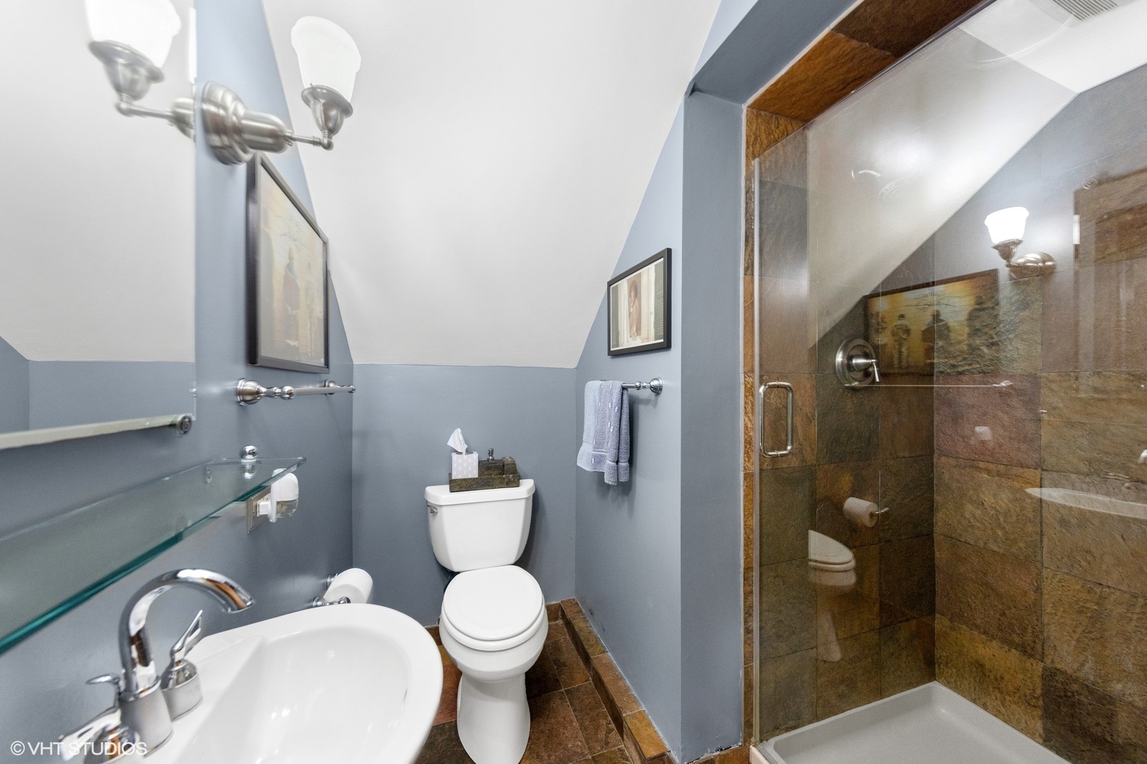 424 Hill Street Downers Grove, IL 60515 - Photo 12 of 19 a bathroom with a toilet a sink and shower