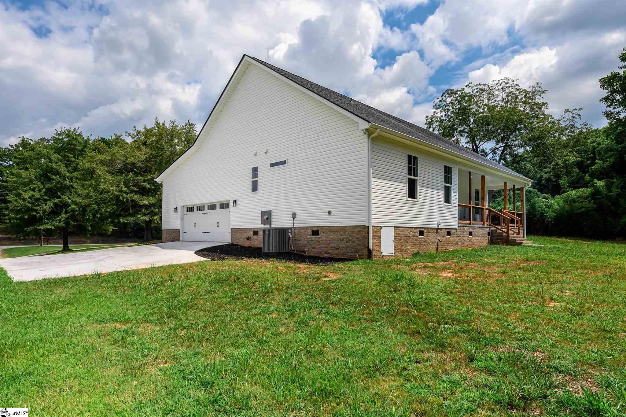 223 Sloan Road Woodruff, SC 29388 - Photo 4 of 36 Gallery Image 4