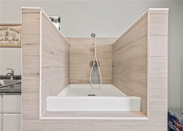 $725,000 | 3884 Floerke Road, Portland, TX 78374