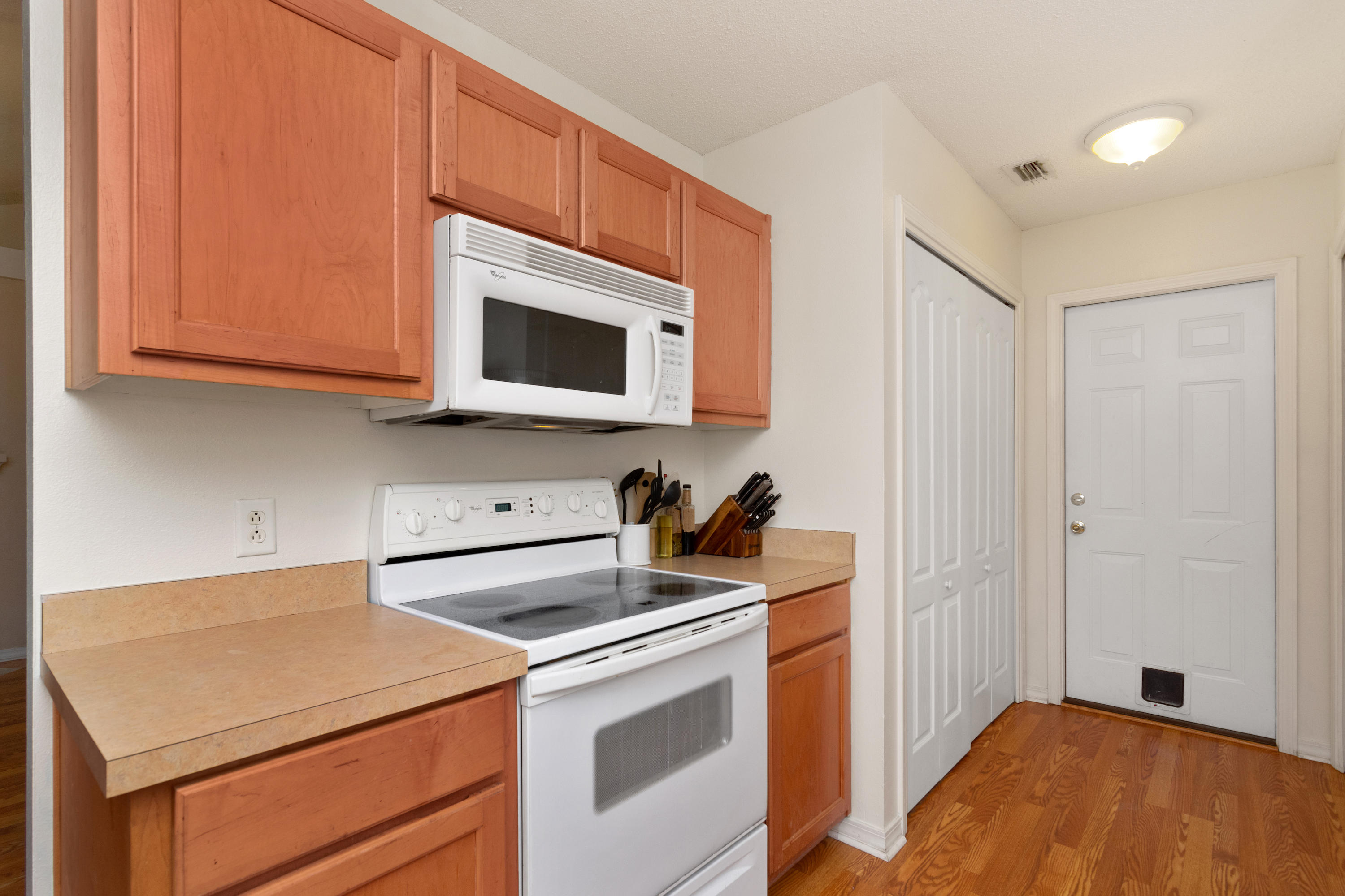 1845 Brick Circle Fort Walton Beach, FL 32547 - Photo 7 of 24 a kitchen with a sink and a stove top oven