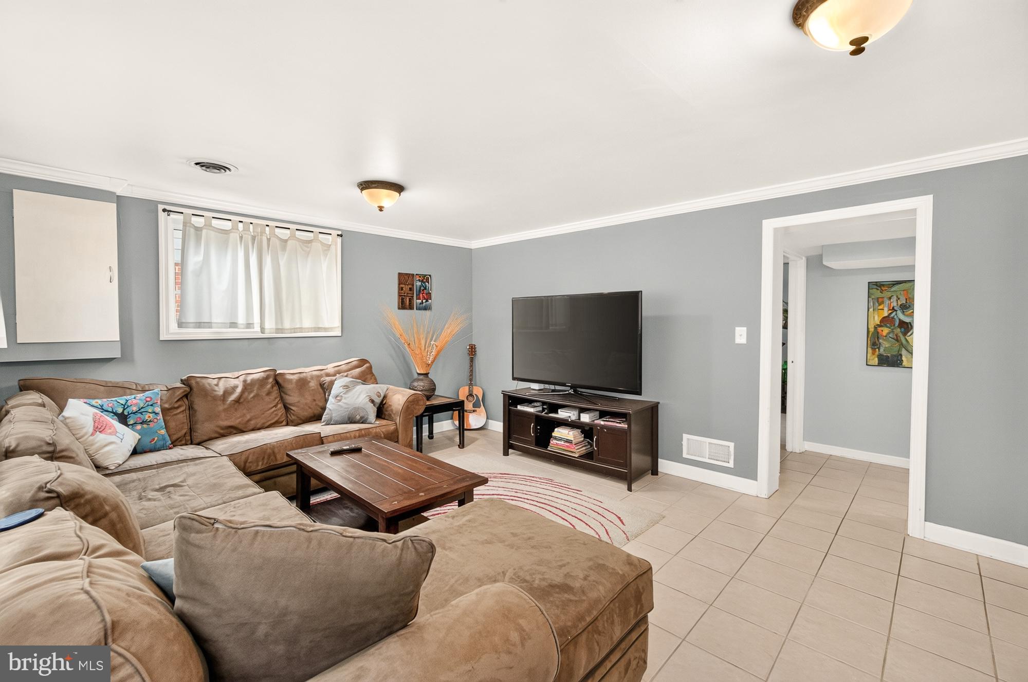 10202 Leslie Street Silver Spring, MD 20910 - Photo 26 of 44 Cozy, inviting space for relaxation.