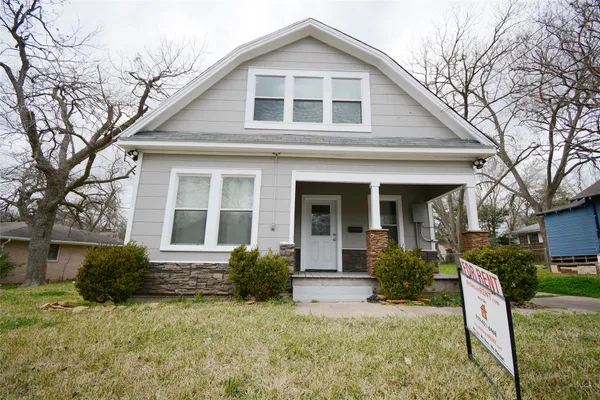 $1,375 | 407 North Chappell Hill Street, Brenham, TX 77833