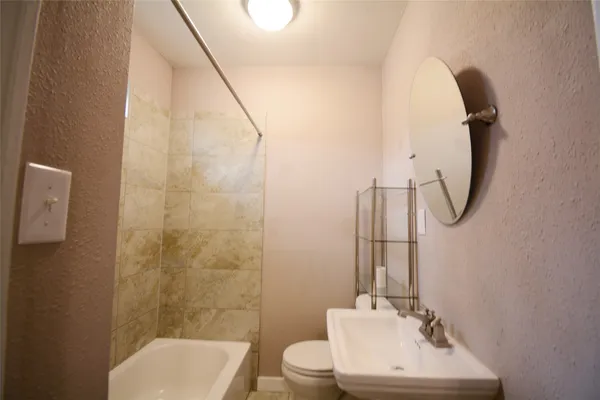 $1,375 | 407 North Chappell Hill Street, Brenham, TX 77833