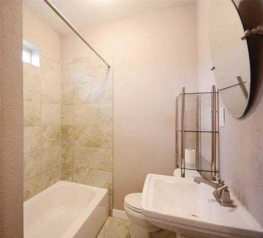 $1,475 | 407 North Chappell Hill Street, Brenham, TX 77833