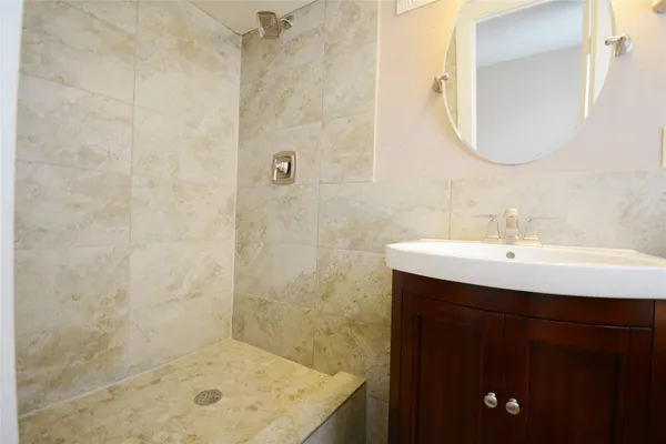 $1,375 | 407 North Chappell Hill Street, Brenham, TX 77833