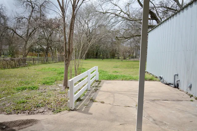 $1,475 | 407 North Chappell Hill Street, Brenham, TX 77833