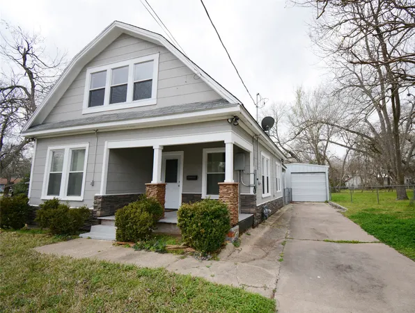 $1,375 | 407 North Chappell Hill Street, Brenham, TX 77833