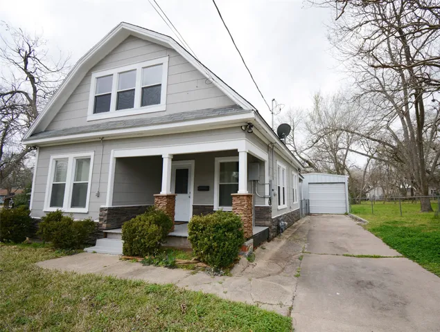 $1,475 | 407 North Chappell Hill Street, Brenham, TX 77833