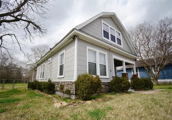 $1,375 | 407 North Chappell Hill Street, Brenham, TX 77833