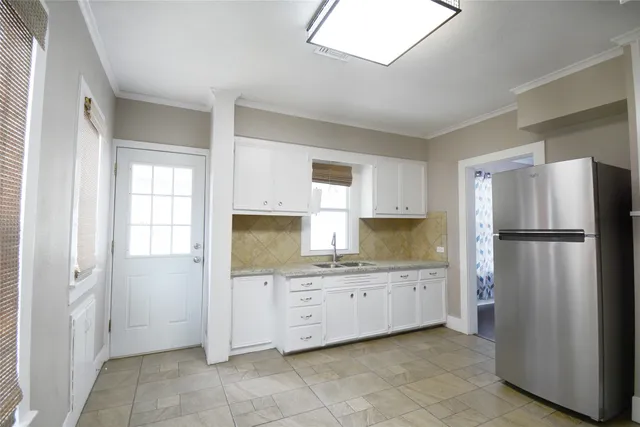 $1,475 | 407 North Chappell Hill Street, Brenham, TX 77833