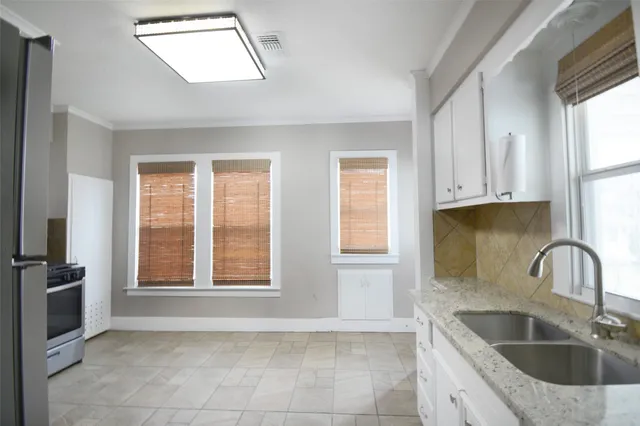 $1,475 | 407 North Chappell Hill Street, Brenham, TX 77833