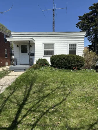 $2,800 | 514 West Lakeside Street, Madison, WI 53715